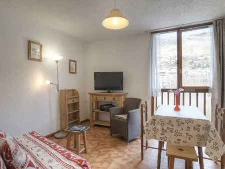 Location appartement à Saint Chaffrey , Studio cosy pour 2, Serre-Chevalier Chantemerle - Proche pistes, parking, casier à ski, animaux acceptés