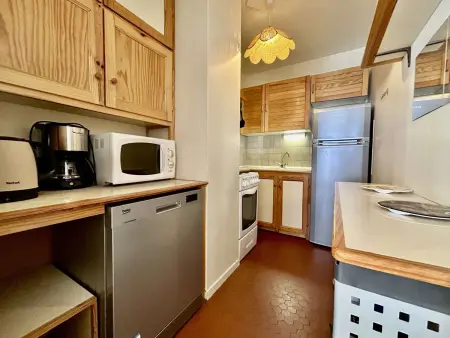 Location appartement à La Salle les Alpes, Appartement lumineux 2 pièces, 6 couchages, proche pistes et commerces, avec parking et balcon