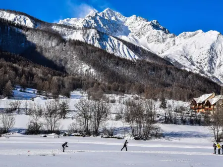 Studio fonctionnel 4 pers, à 50m des pistes, proche commodités, piscine extérieure en été. - Photo 12