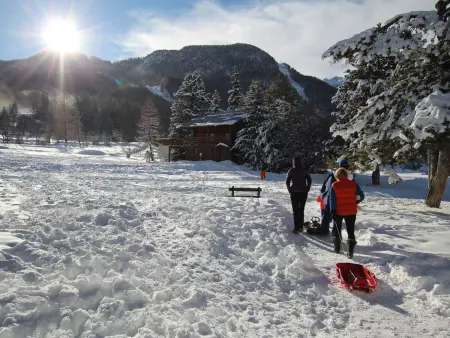Studio fonctionnel 4 pers, à 50m des pistes, proche commodités, piscine extérieure en été. - Photo 14