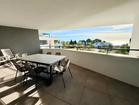Appartement 2 chambres Mèze, terrasse 21 m², vue étang : photo 11
