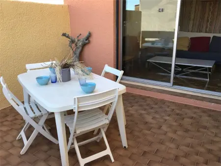 T2 vue mer à Port Leucate, plage devant la résidence, parking privé : photo 9