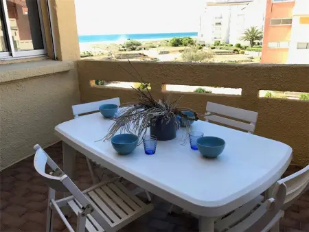 T2 vue mer à Port Leucate, plage devant la résidence, parking privé : photo 10