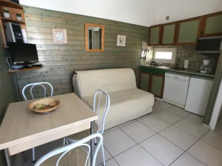 T2 climatisé à 150m de la plage, 4 personnes, terrasse : photo 2