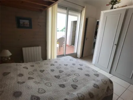 T2 climatisé à 150m de la plage, 4 personnes, terrasse : photo 7