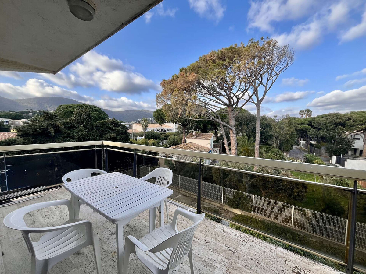 Studio face à la plage à Cavalaire avec terrasse - Photo 10