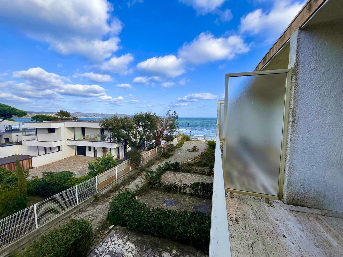 Studio face à la plage à Cavalaire avec terrasse - Photo 11