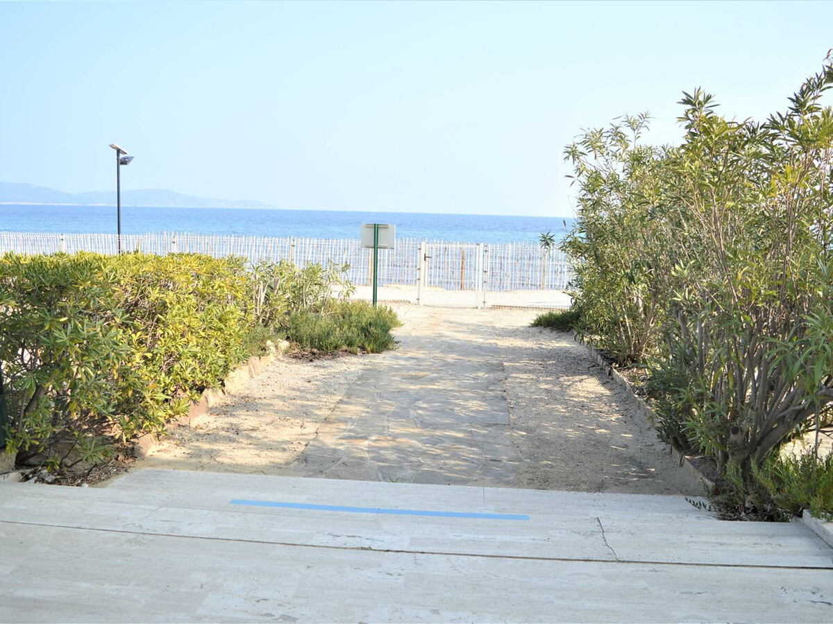 Studio face à la plage à Cavalaire avec terrasse - Photo 13