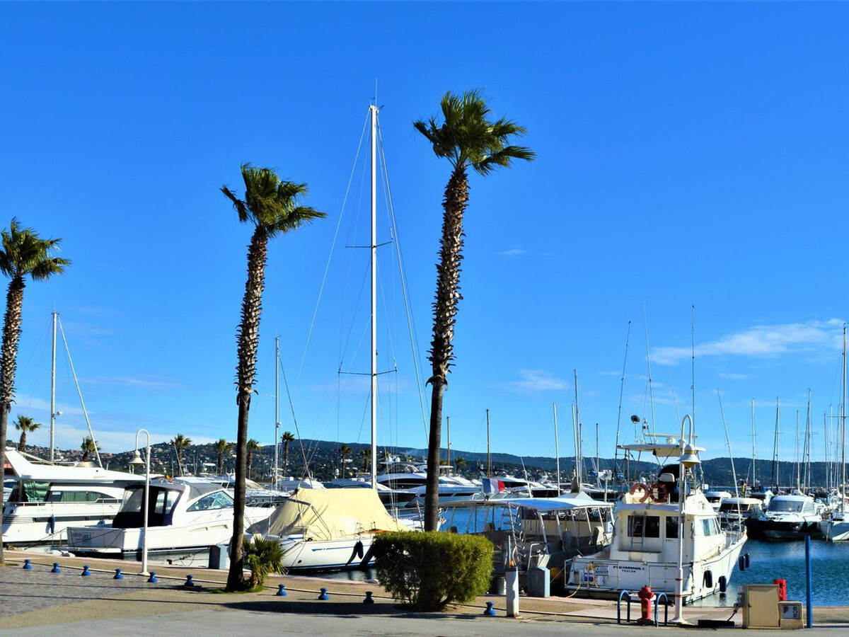 Studio face à la plage à Cavalaire avec terrasse - Photo 14