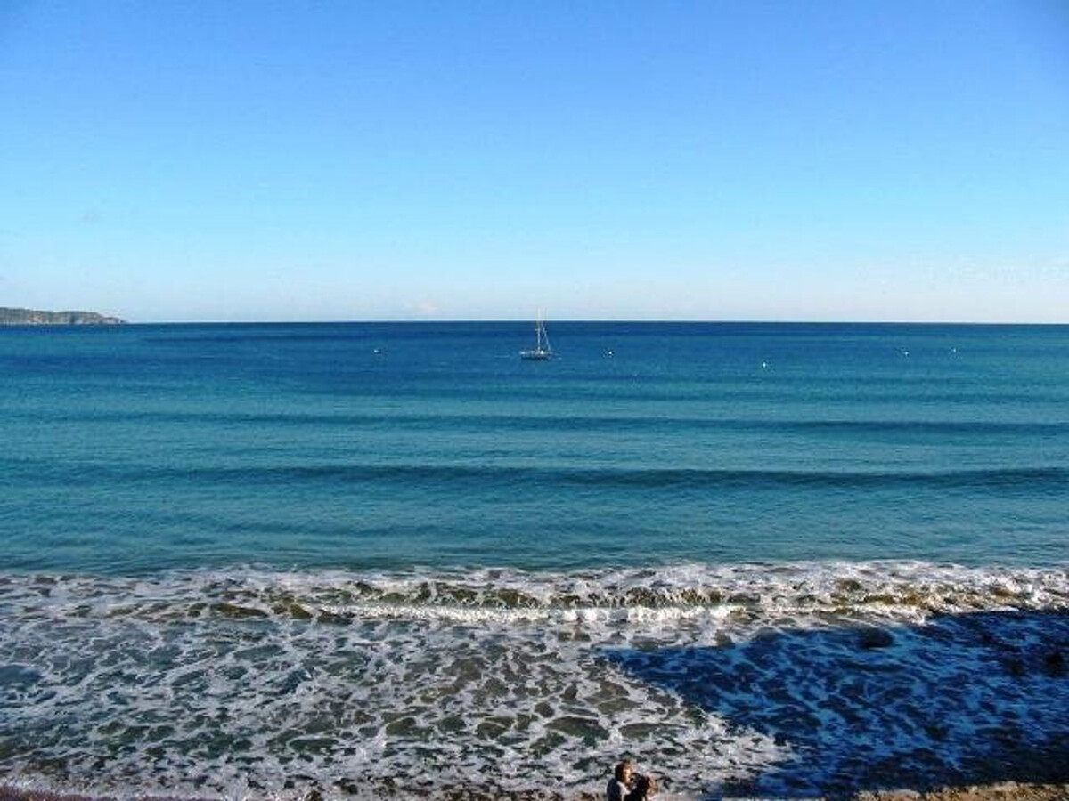 Studio face à la plage à Cavalaire avec terrasse - Photo 16