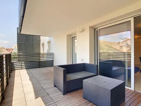 Location appartement à Mauguio, Spacieux T2 avec Terrasse, Parking Privé, à 2 min de la Plage !