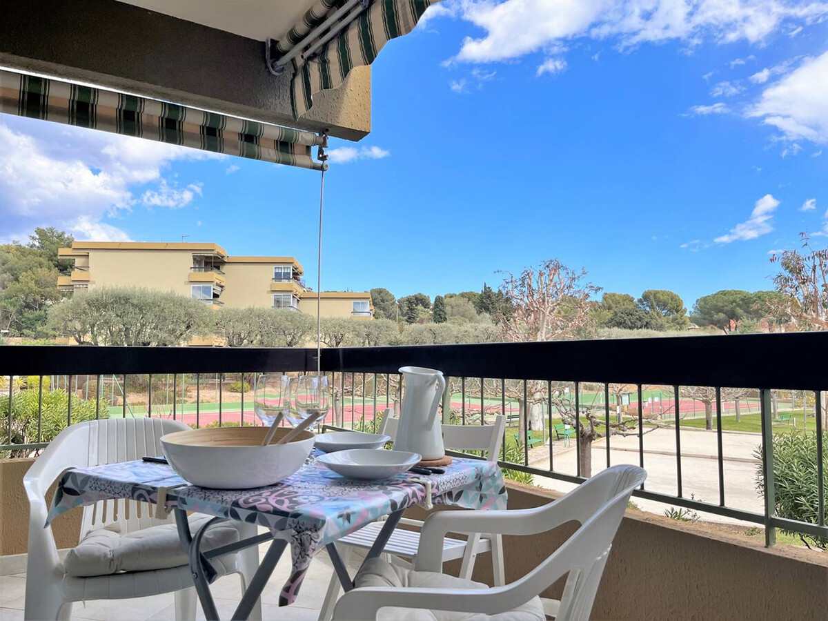 Studio Bormes-les-Mimosas, terrasse sud-est et piscine - Photo 1