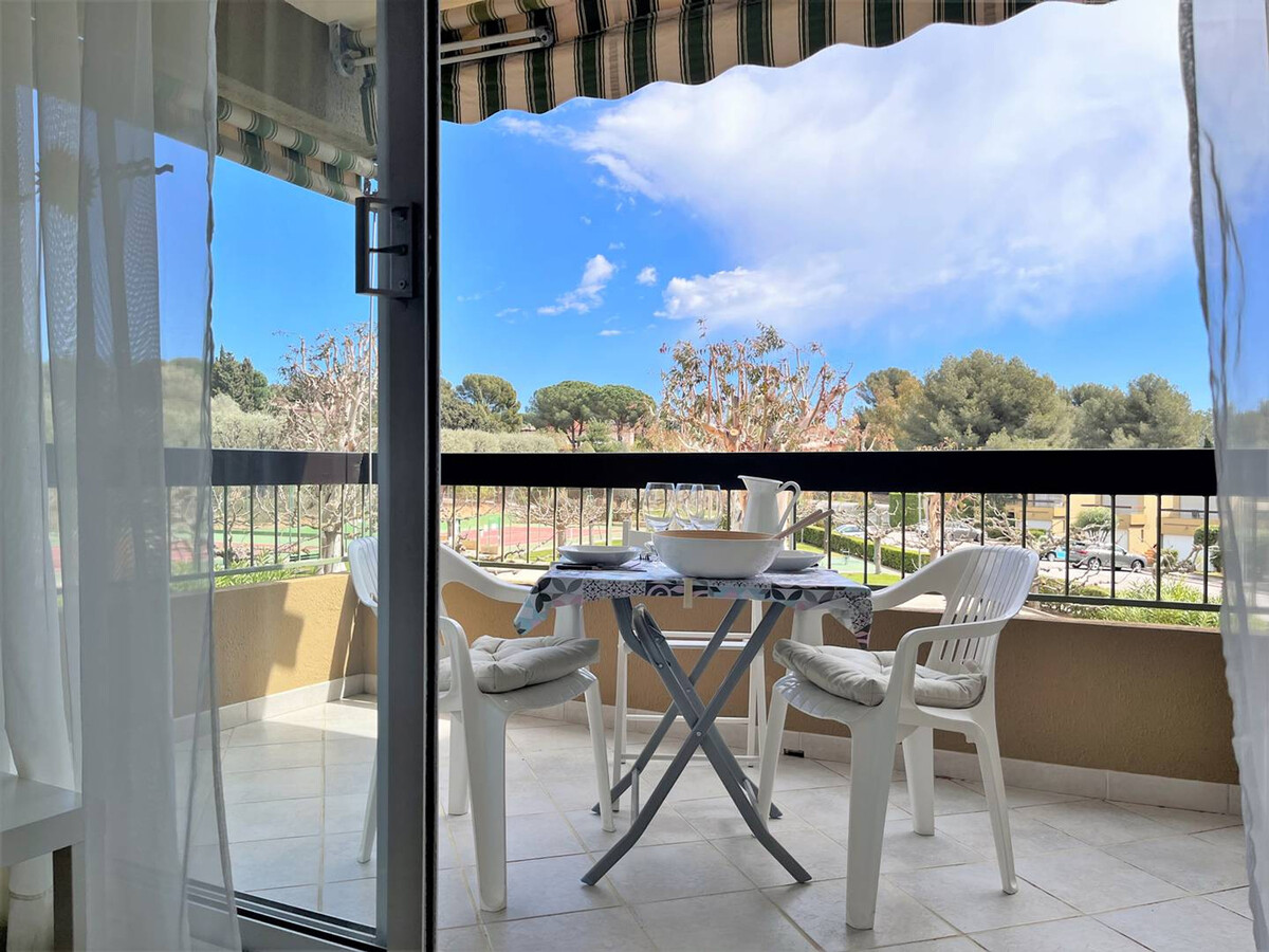 Studio Bormes-les-Mimosas, terrasse sud-est et piscine - Photo 2