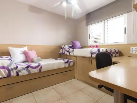 Location appartement à La Pineda, Appartement en bord de mer avec terrasse privée, climatisation et Wi-Fi gratuit