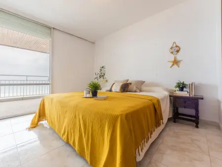 Location appartement à La Pineda, Appartement en bord de mer avec terrasse privée à La Pineda – 3 chambres, WiFi gratuit