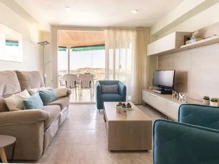 Location appartement à La Pineda, Appartement spacieux 3 chambres avec terrasse, clim et WIFI à La Pineda