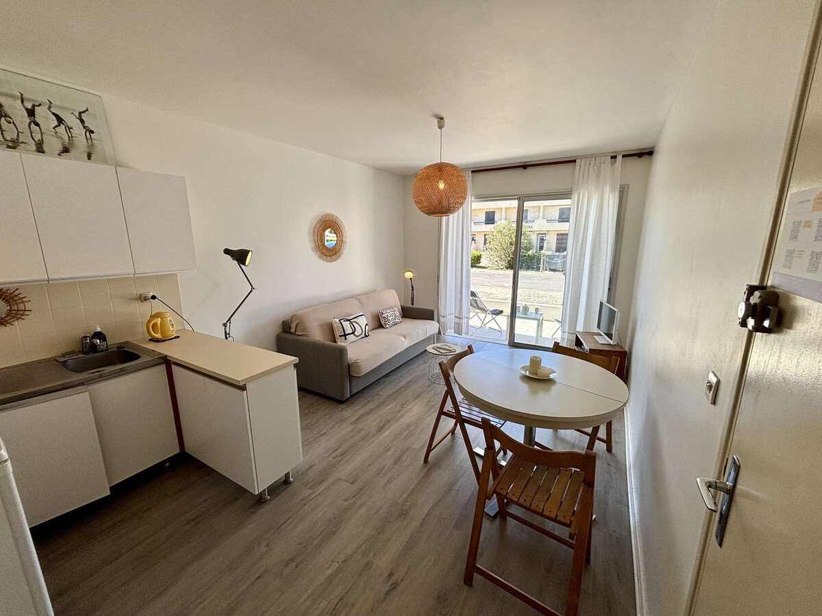 Appartement T2 terrasse et parking à 250m de la plage - Photo 5