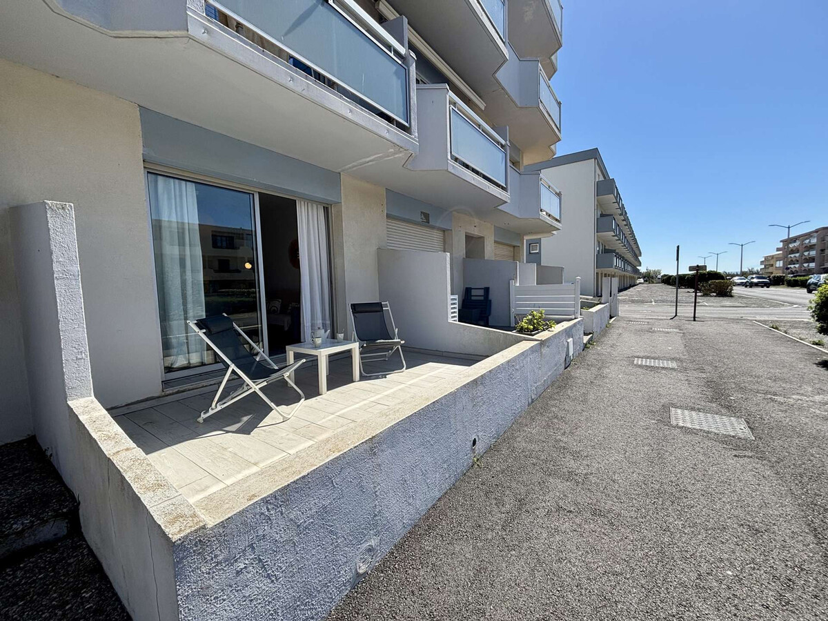 Appartement T2 terrasse et parking à 250m de la plage - Photo 7
