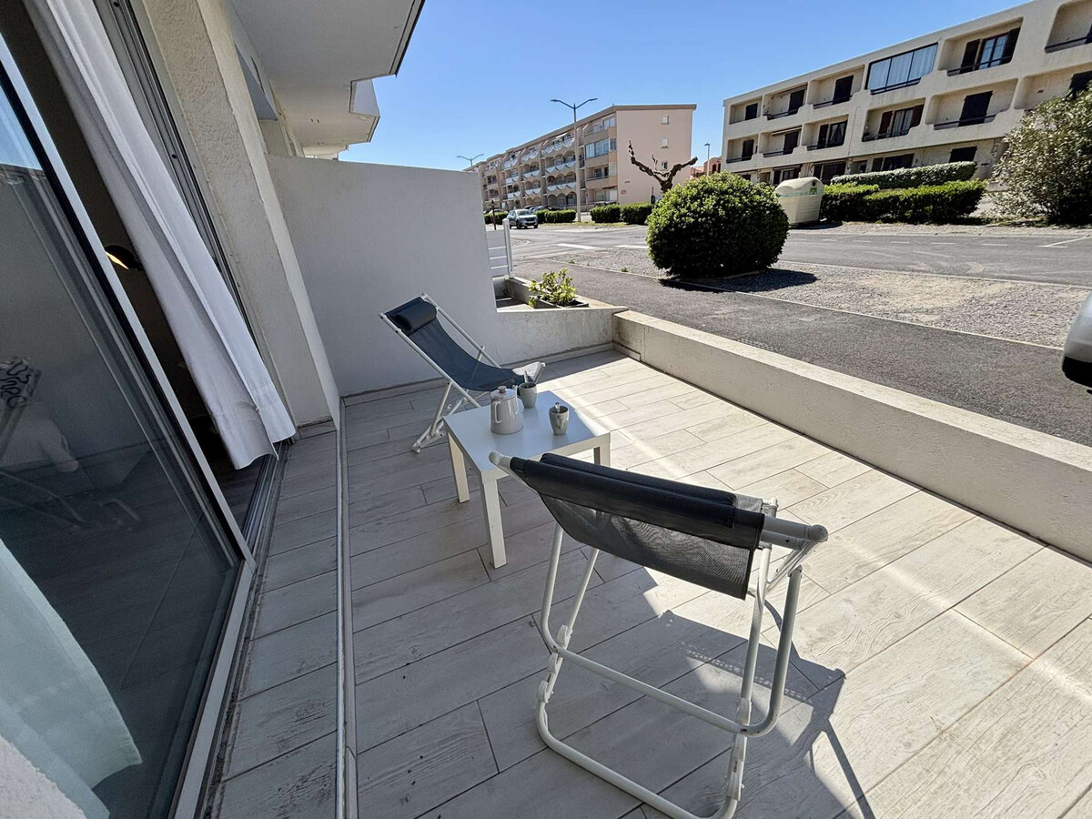 Appartement T2 terrasse et parking à 250m de la plage - Photo 8