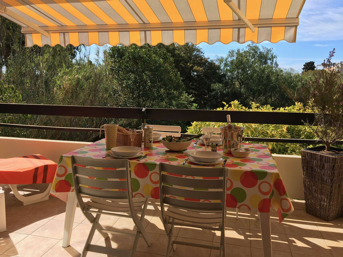 Appartement 2 pièces climatisé, accès direct plage au Lavandou - Photo 2