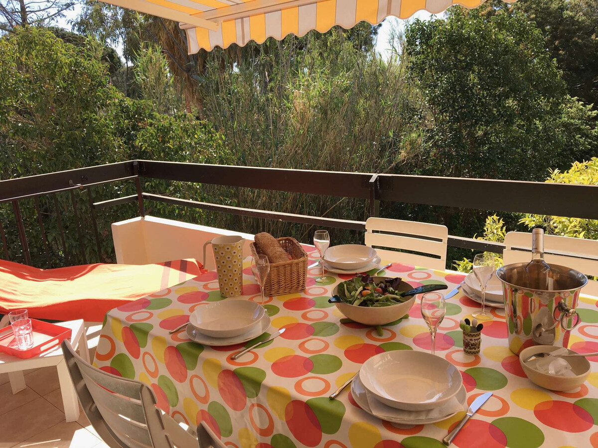Appartement 2 pièces climatisé, accès direct plage au Lavandou - Photo 3