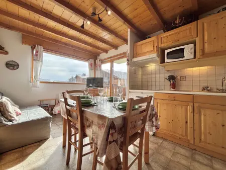 Location appartement à Crest Voland, Appartement au pied des pistes avec terrasse, parking privé, casier à skis, proche commerces