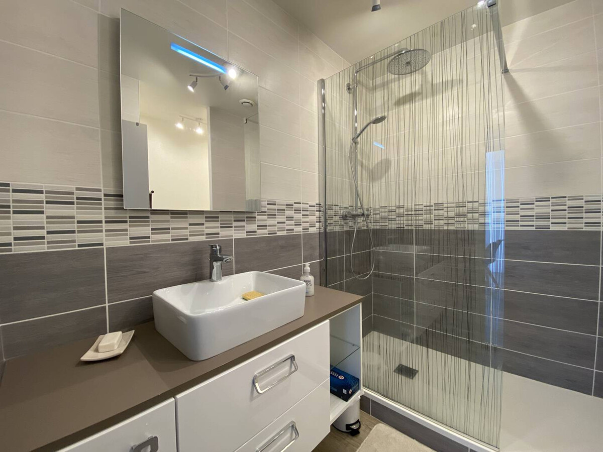 Appartement rénové 5 personnes, balcon sud à Perros-Guirec - Photo 5