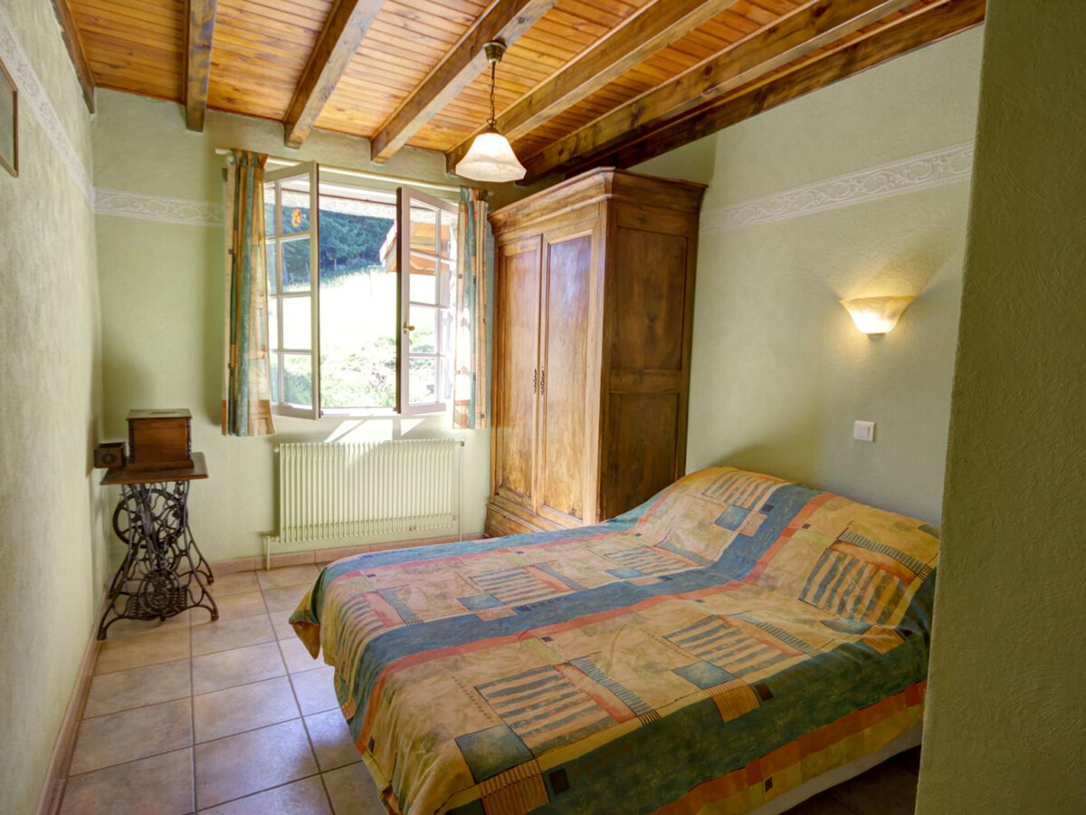 Gîte Chorand en forêt du Pilat : 6 pers., cheminée, terrasse - Photo 5