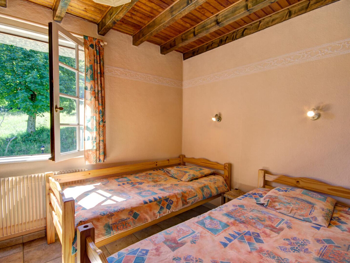 Gîte Chorand en forêt du Pilat : 6 pers., cheminée, terrasse - Photo 6