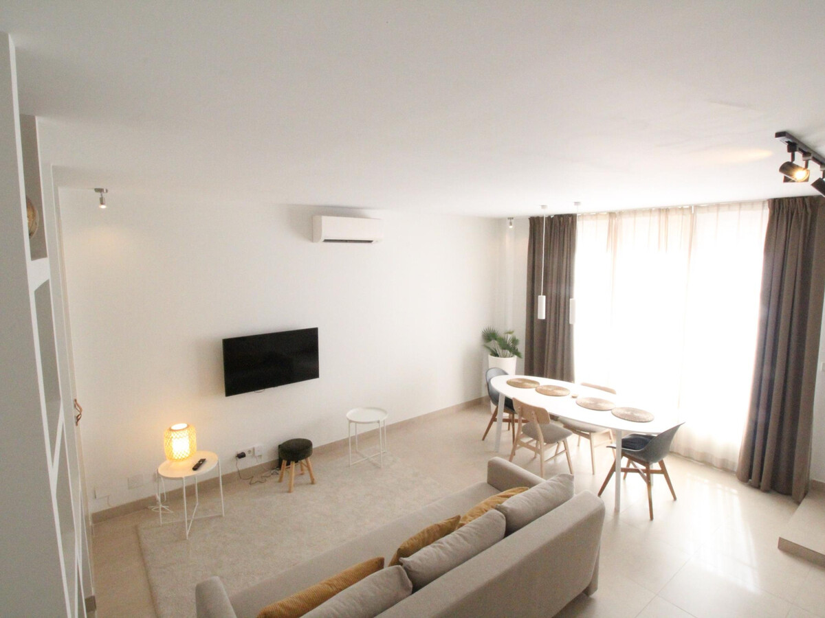 Duplex moderne 1 chambre, plage Huelin à 5 min - Photo 2