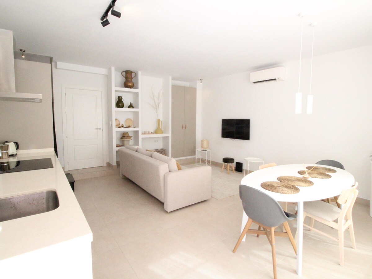 Duplex moderne 1 chambre, plage Huelin à 5 min - Photo 5