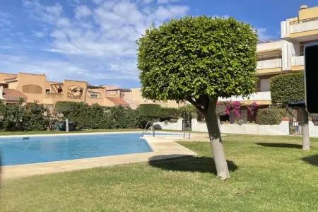 Location appartement à Roquetas de Mar, Appartement avec terrasse et piscine partagée