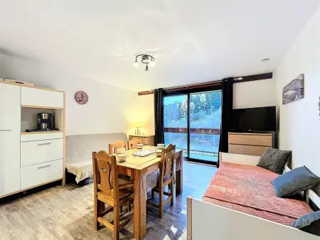 Location appartement à Le Corbier, Confortable studio rénové près des pistes, balcon, accès piscine