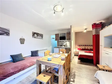 Studio 31m² rénové au 9e étage, balcon sud, accès piscine : photo 4