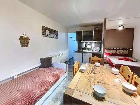 Studio 31m² rénové au 9e étage, balcon sud, accès piscine : photo 7