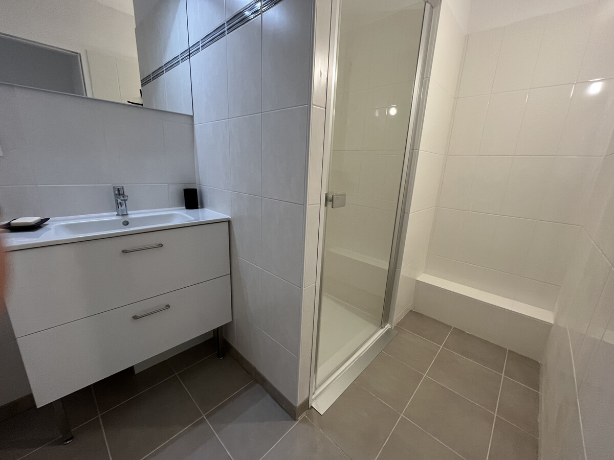 T3 72m² centre-ville Arcachon, terrasse et parking - Photo 13