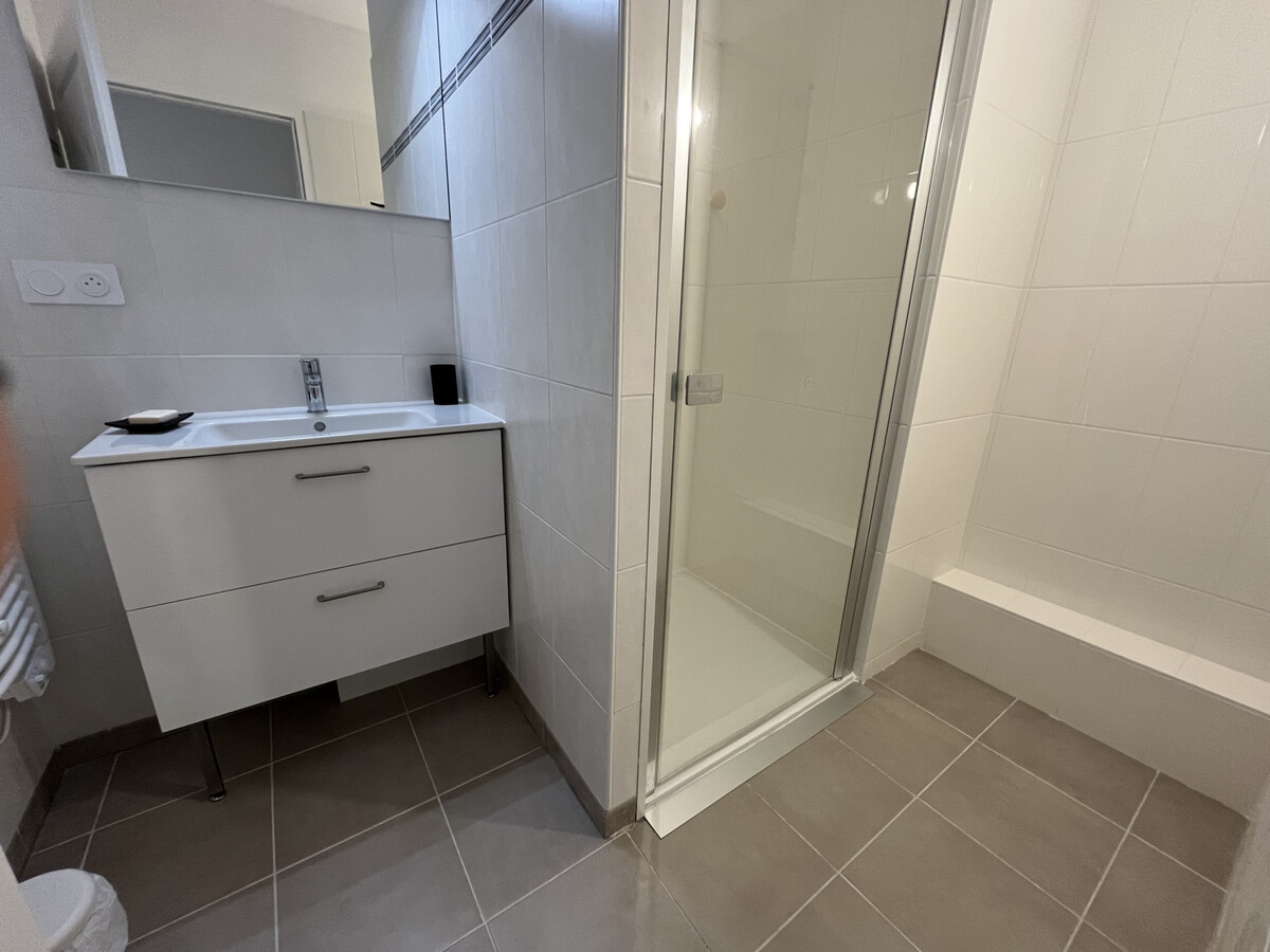 T3 72m² centre-ville Arcachon, terrasse et parking - Photo 19