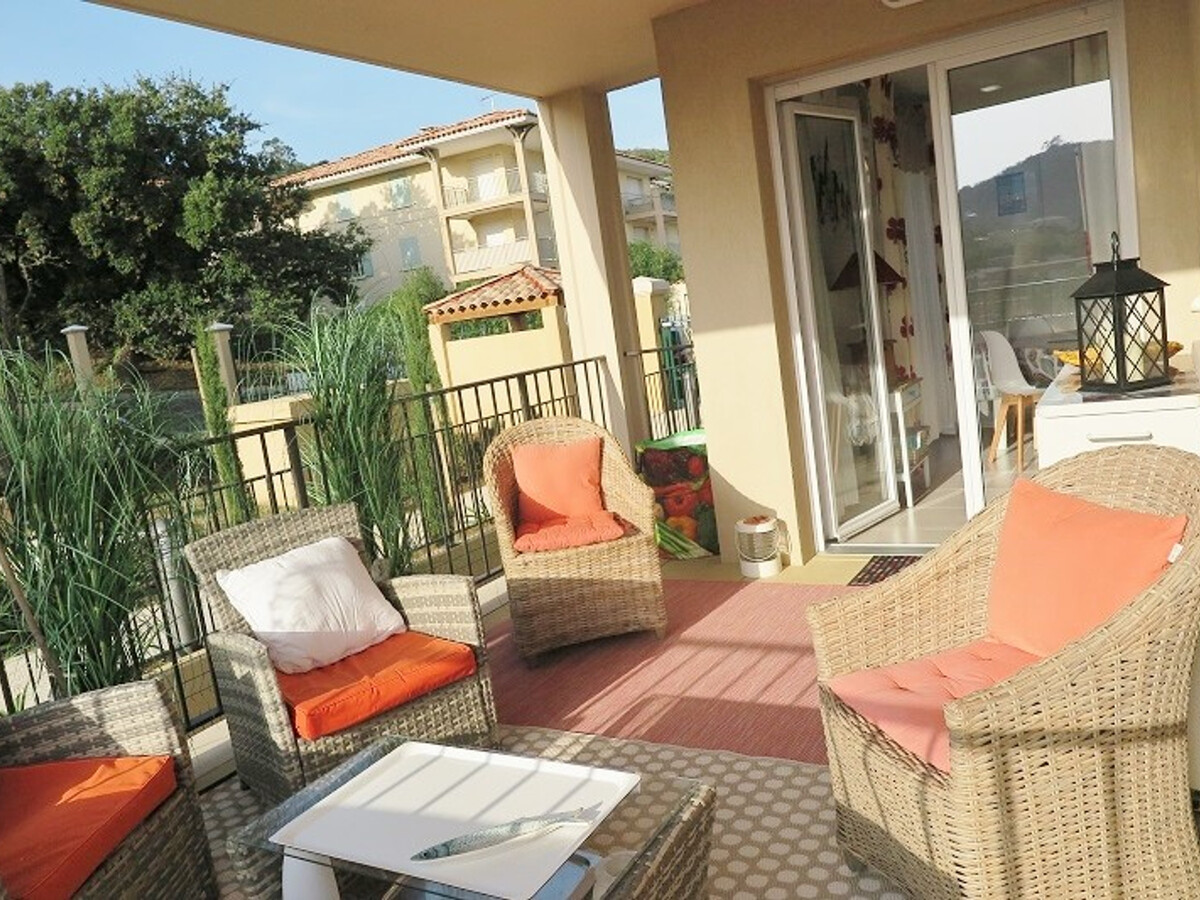 T3 La Croix-Valmer : résidence neuve, piscine, terrasse couverte - Photo 3