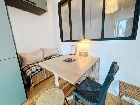 Appartement rénové 2 pièces, 300m gare Granville : photo 2