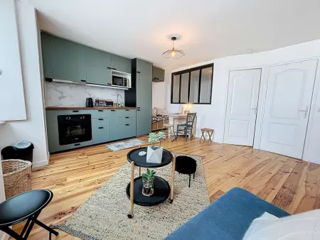 Appartement rénové 2 pièces, 300m gare Granville : photo 3