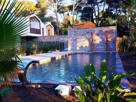 Location appartement à La Croix Valmer, Appartement de Standing pour 4 Pers avec Jardin et Piscine à 500m de la Plage