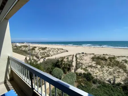 Location appartement à Marseillan Plage, Studio pied dans leau, grand frigo, lave-vaisselle, lave-linge, parking privé