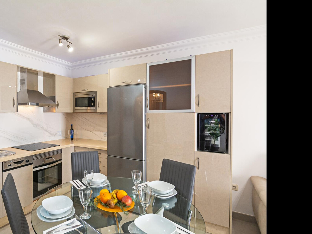Marine Breeze - Appartement 2 chambres, terrasse et piscine - Photo 12