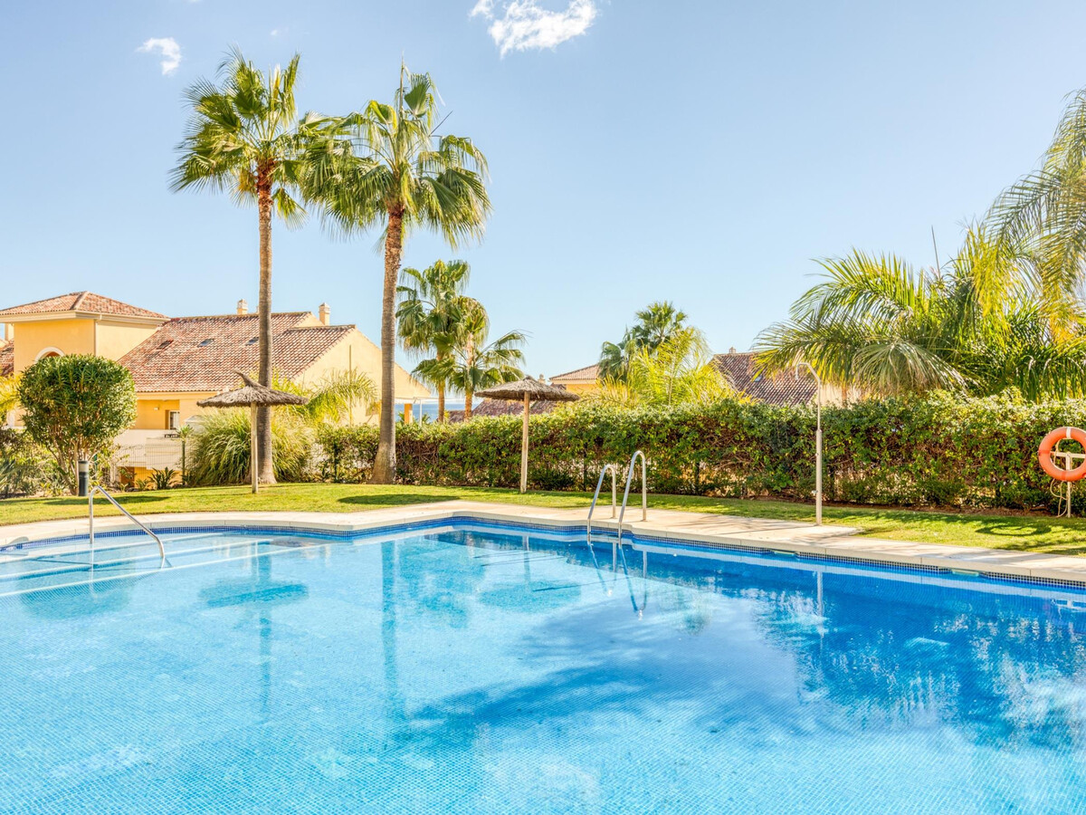 Appartement 2 chambres à Estepona, terrasse sud et piscines - Photo 14