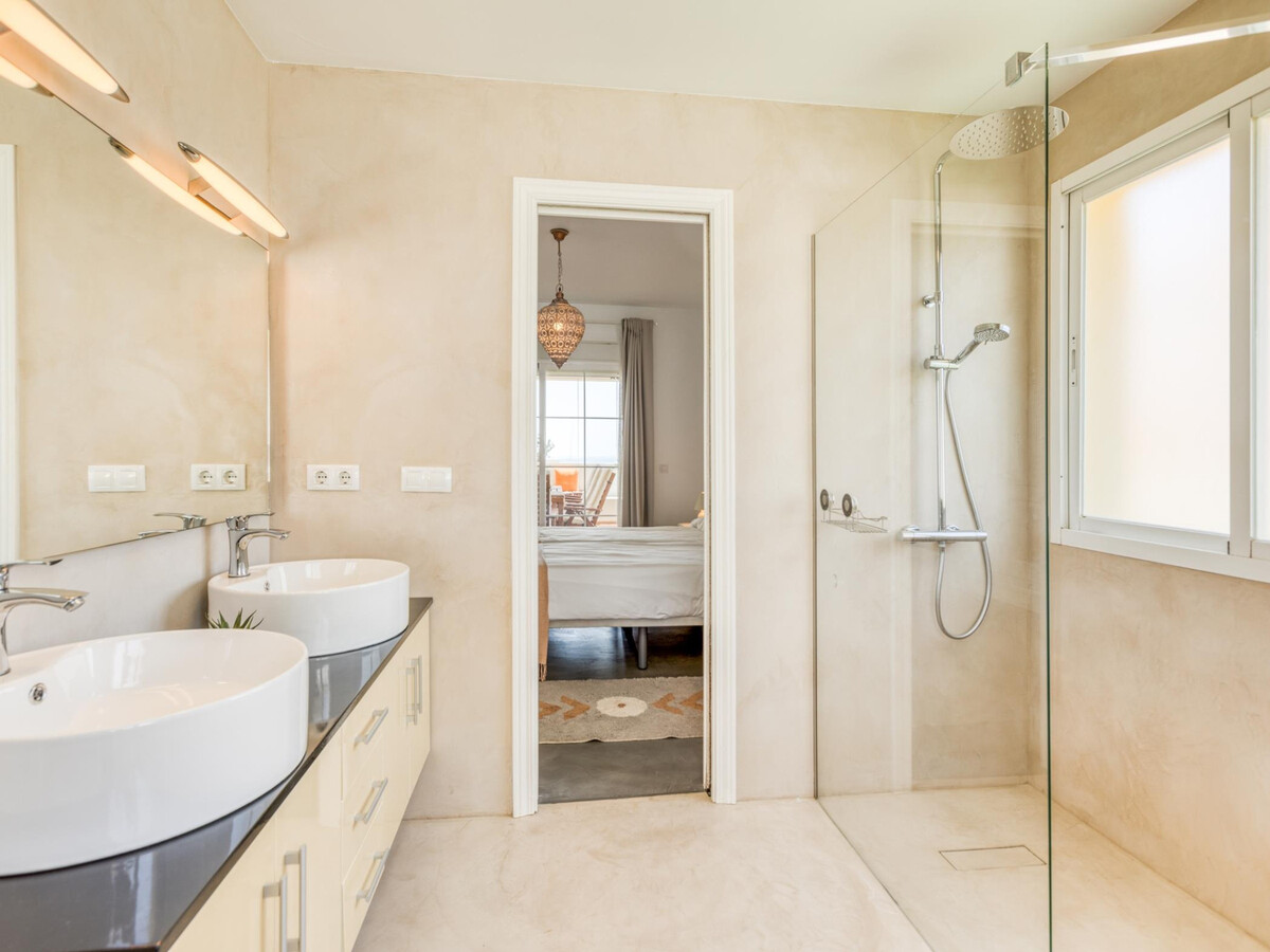 Duplex penthouse 3 chambres, vue mer à Estepona - Photo 19
