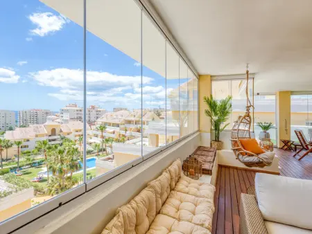 Location appartement à Estepona, Duplex 3 chambres avec piscines communautaires et Wi-Fi à Estepona