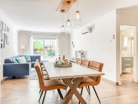 Location appartement à Estepona, Appart moderne à Estepona, rez-de-chaussée avec terrasse et piscine, proche port et plage