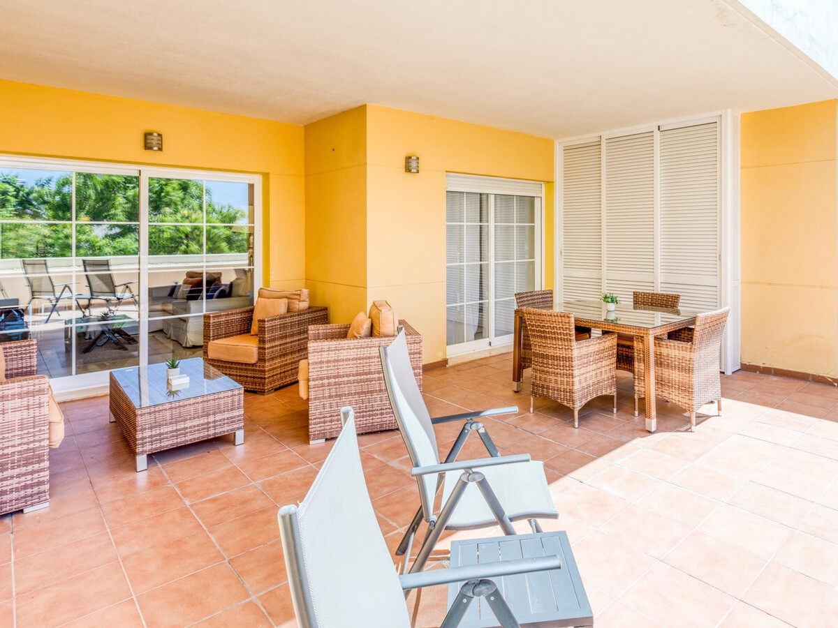 Appartement 2 chambres Estepona, terrasse sud et 2 piscines - Photo 21