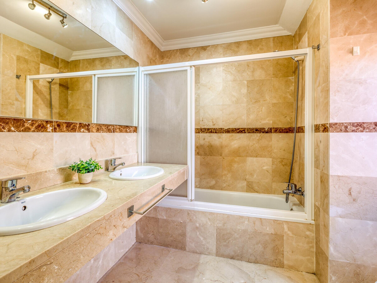 Penthouse 3 chambres à Estepona avec piscine privée - Photo 15