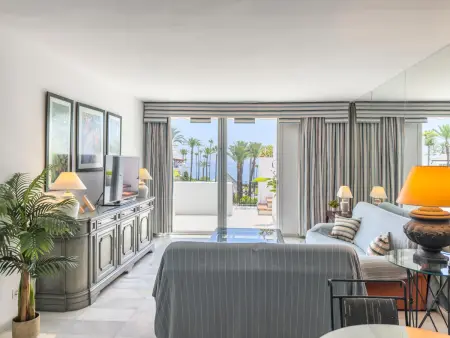 Location appartement à Estepona, Penthouse de luxe à Estepona avec piscines, tennis et proche plage